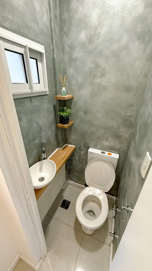 DEPARTAMENTO 2 AMBIENTES CON BALCON A LA CALLE Y DEPENDENCIA EN PLAZA COLON