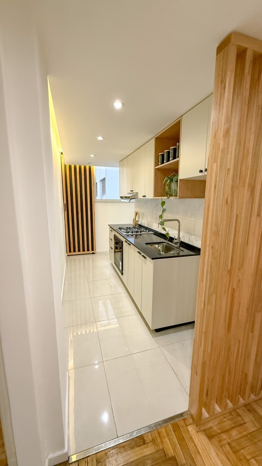 DEPARTAMENTO 2 AMBIENTES CON BALCON A LA CALLE Y DEPENDENCIA EN PLAZA COLON