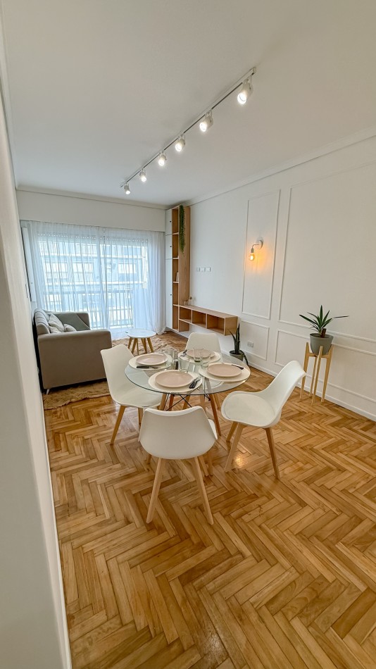 DEPARTAMENTO 2 AMBIENTES CON BALCON A LA CALLE Y DEPENDENCIA EN PLAZA COLON