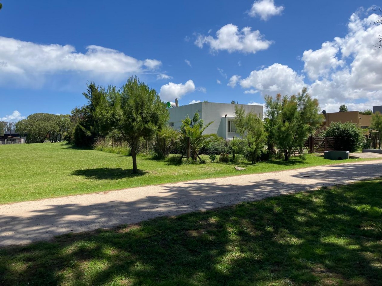 LOTE EN VENTA — BARRIO PRIVADO BARRANCAS DE SAN BENITO VENDE Y PERMUTA