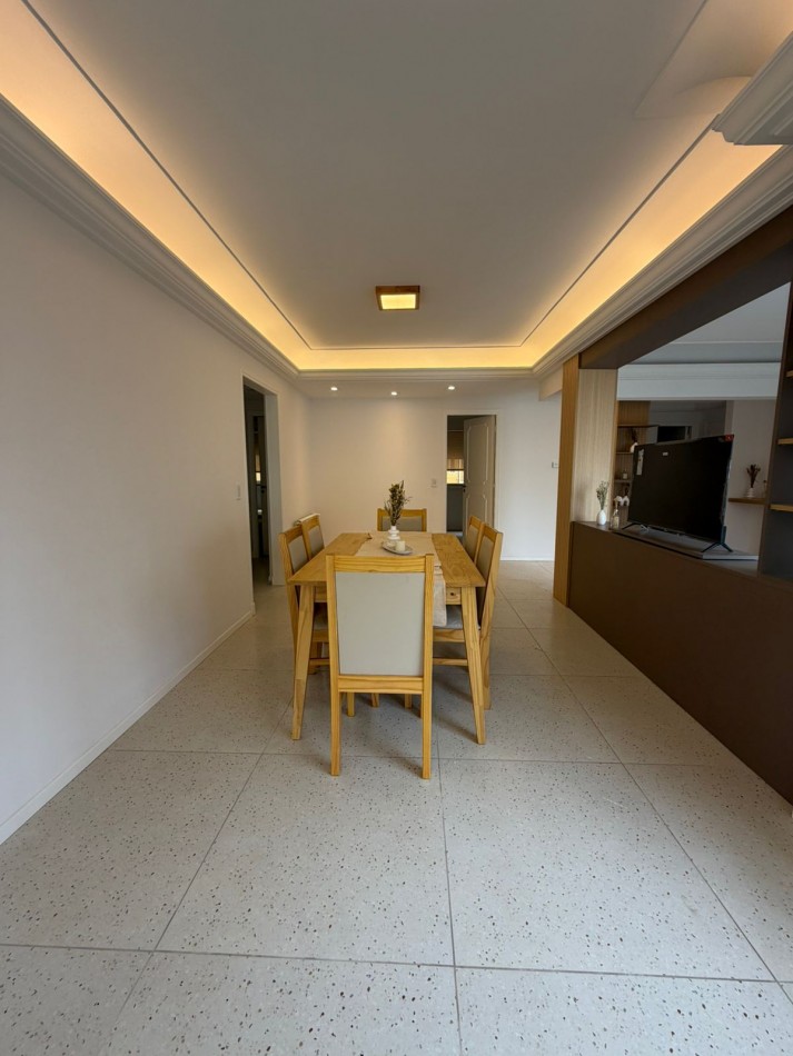 DEPARTAMENTO 4 AMBIENTES CON BALCON A LA CALLE, RECICLADO A NUEVO EN EL CENTRO