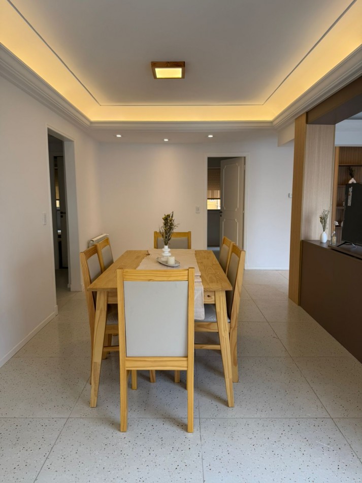 DEPARTAMENTO 4 AMBIENTES CON BALCON A LA CALLE, RECICLADO A NUEVO EN EL CENTRO