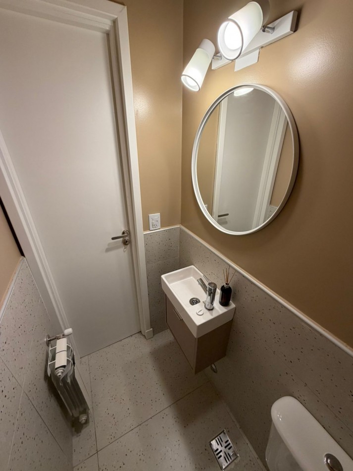 DEPARTAMENTO 4 AMBIENTES CON BALCON A LA CALLE, RECICLADO A NUEVO EN EL CENTRO