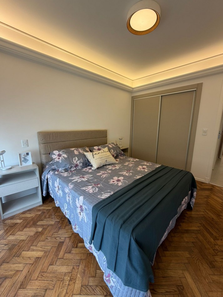 DEPARTAMENTO 4 AMBIENTES CON BALCON A LA CALLE, RECICLADO A NUEVO EN EL CENTRO