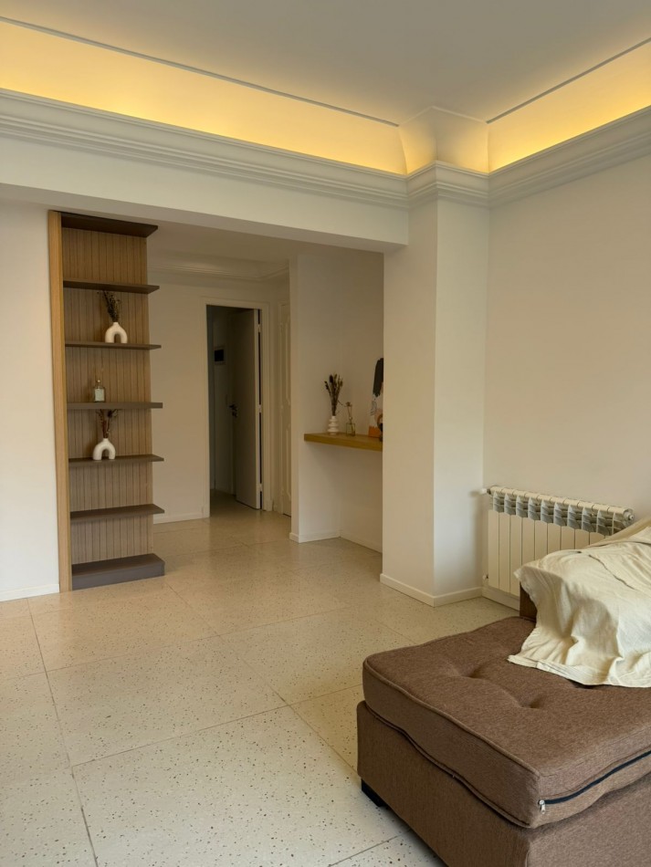 DEPARTAMENTO 4 AMBIENTES CON BALCON A LA CALLE, RECICLADO A NUEVO EN EL CENTRO