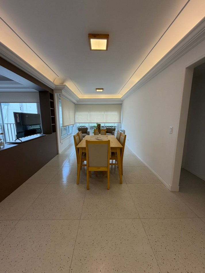 DEPARTAMENTO 4 AMBIENTES CON BALCON A LA CALLE, RECICLADO A NUEVO EN EL CENTRO