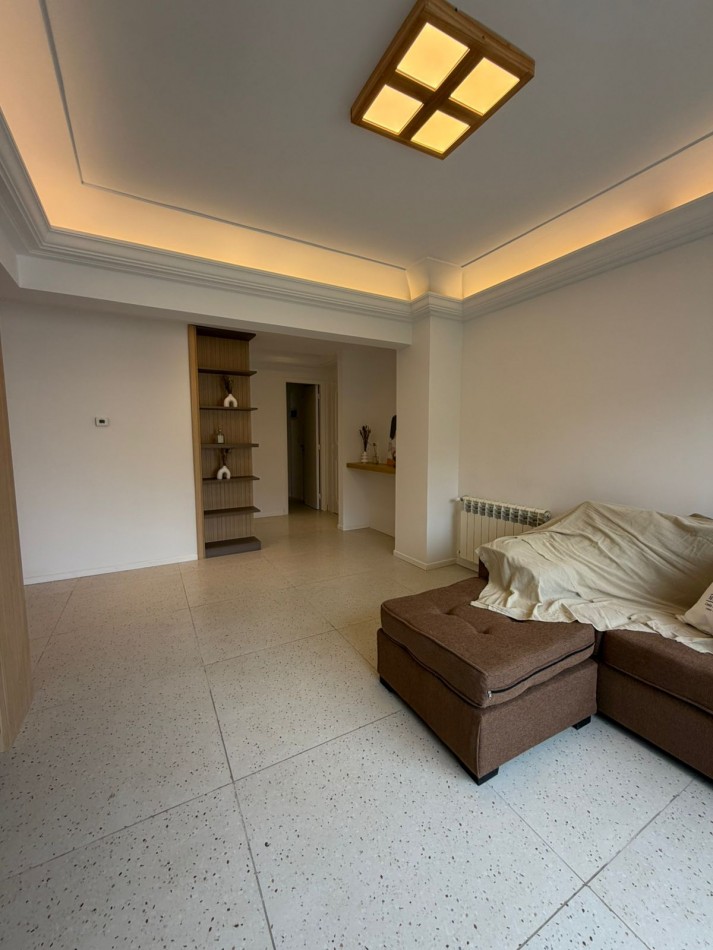 DEPARTAMENTO 4 AMBIENTES CON BALCON A LA CALLE, RECICLADO A NUEVO EN EL CENTRO