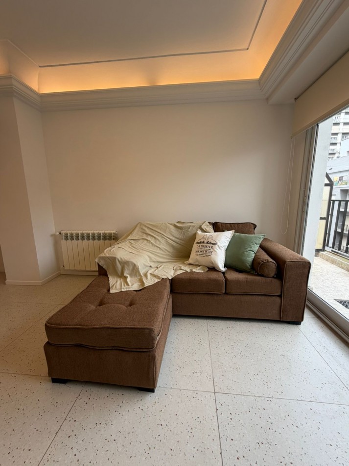 DEPARTAMENTO 4 AMBIENTES CON BALCON A LA CALLE, RECICLADO A NUEVO EN EL CENTRO