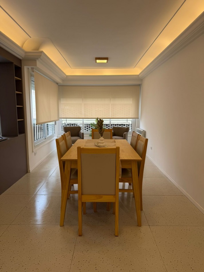 DEPARTAMENTO 4 AMBIENTES CON BALCON A LA CALLE, RECICLADO A NUEVO EN EL CENTRO