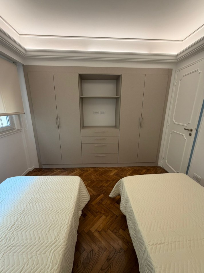 DEPARTAMENTO 4 AMBIENTES CON BALCON A LA CALLE, RECICLADO A NUEVO EN EL CENTRO