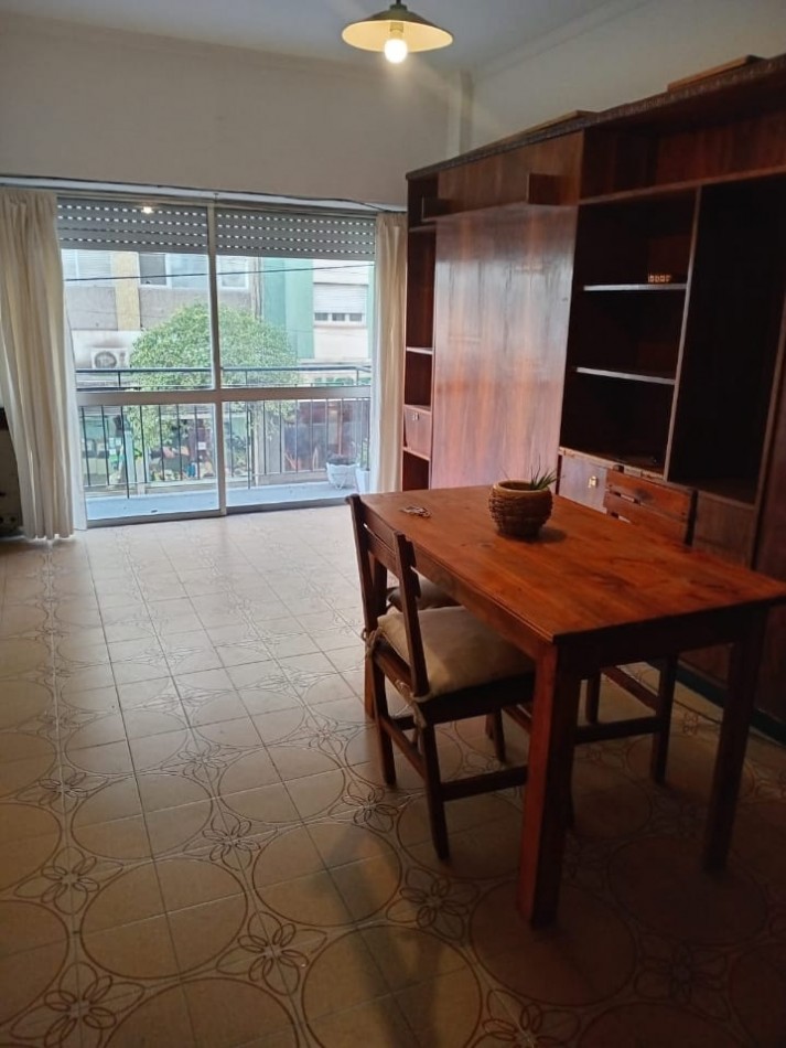 DEPARTAMENTO DE 1 AMBIENTE CON BALCON A LA CALLE Y COCHERA EN EL CENTRO. APTO CREDITO