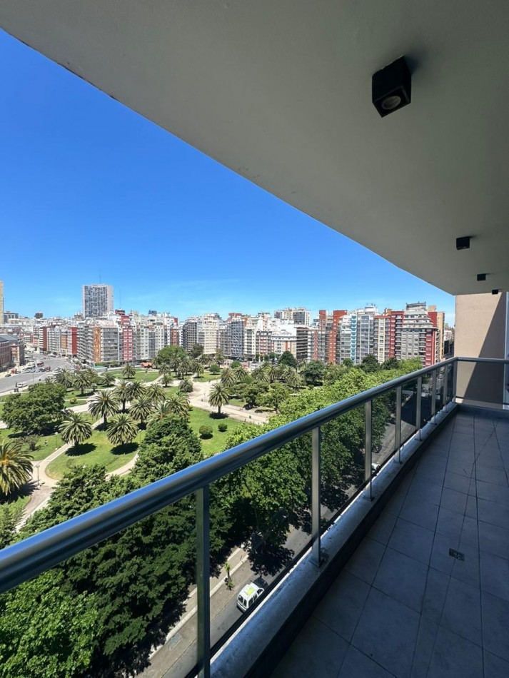 DEPARTAMENTO 2 AMBIENTES CON VISTA PLENA AL MAR Y A PLAZA COLON