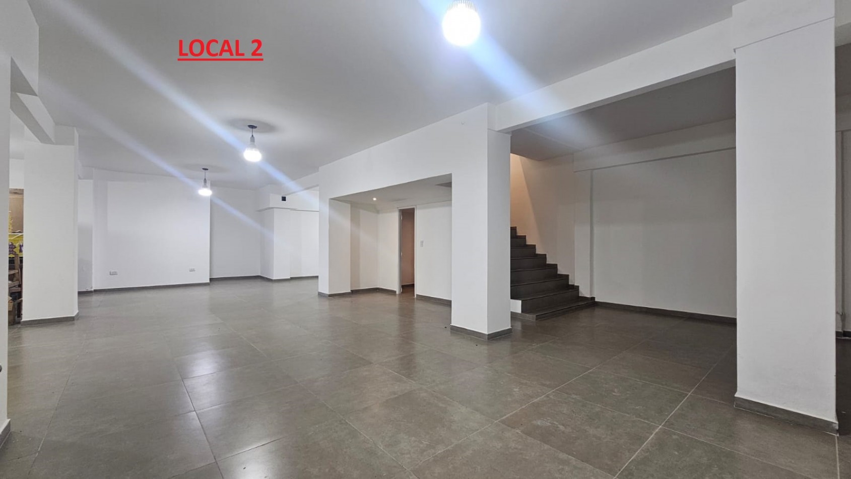 DOS LOCALES EN BLOCK A LA CALLE EN GALERIA EN EL CENTRO (FINANCIA). APTO CREDITO