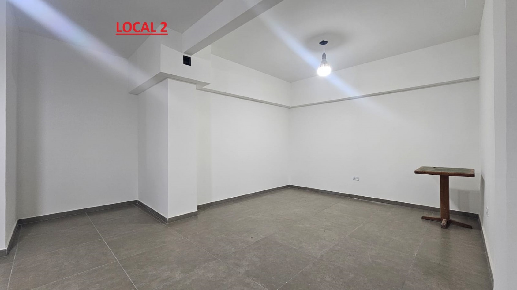 DOS LOCALES EN BLOCK A LA CALLE EN GALERIA EN EL CENTRO (FINANCIA). APTO CREDITO