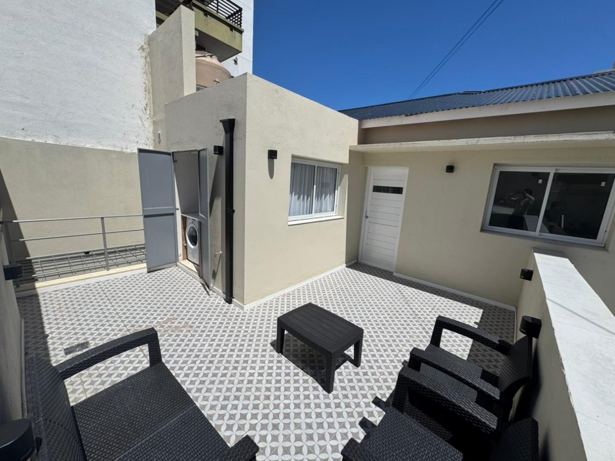 CHALET EN PH DE 4 AMBIENTES EN 2 PLANTAS CON GARAJE, A 150 MTS. DEL SHOPPING ALDREY