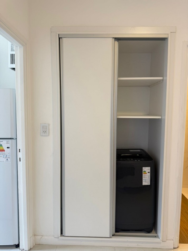 DEPARTAMENTO 1 AMBIENTE RECICLADO CON BALCON SALIENTE A LA CALLE EN EL CENTRO