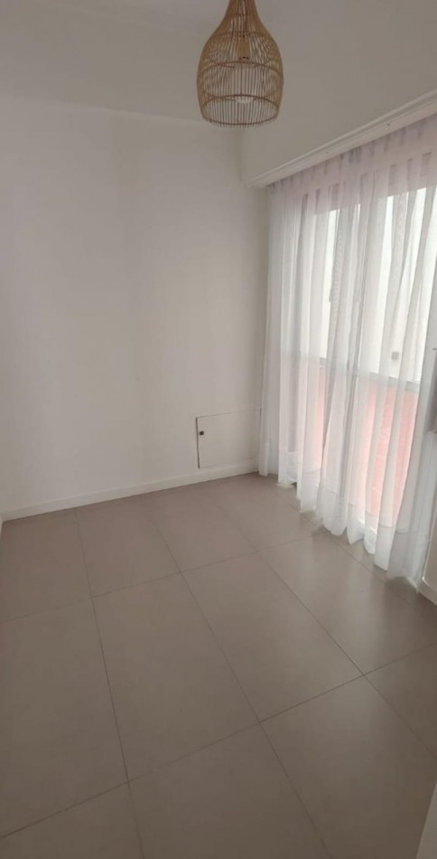 DEPARTAMENTO 3 AMBIENTES CON DEPENDENCIA DE SERVICIO Y PATIO, TODO RECICLADO