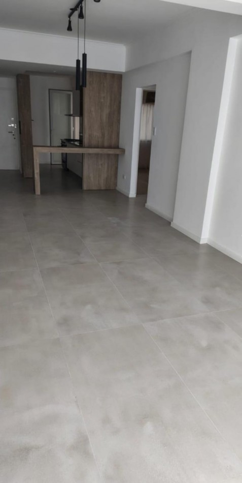 DEPARTAMENTO 3 AMBIENTES CON DEPENDENCIA DE SERVICIO Y PATIO, TODO RECICLADO