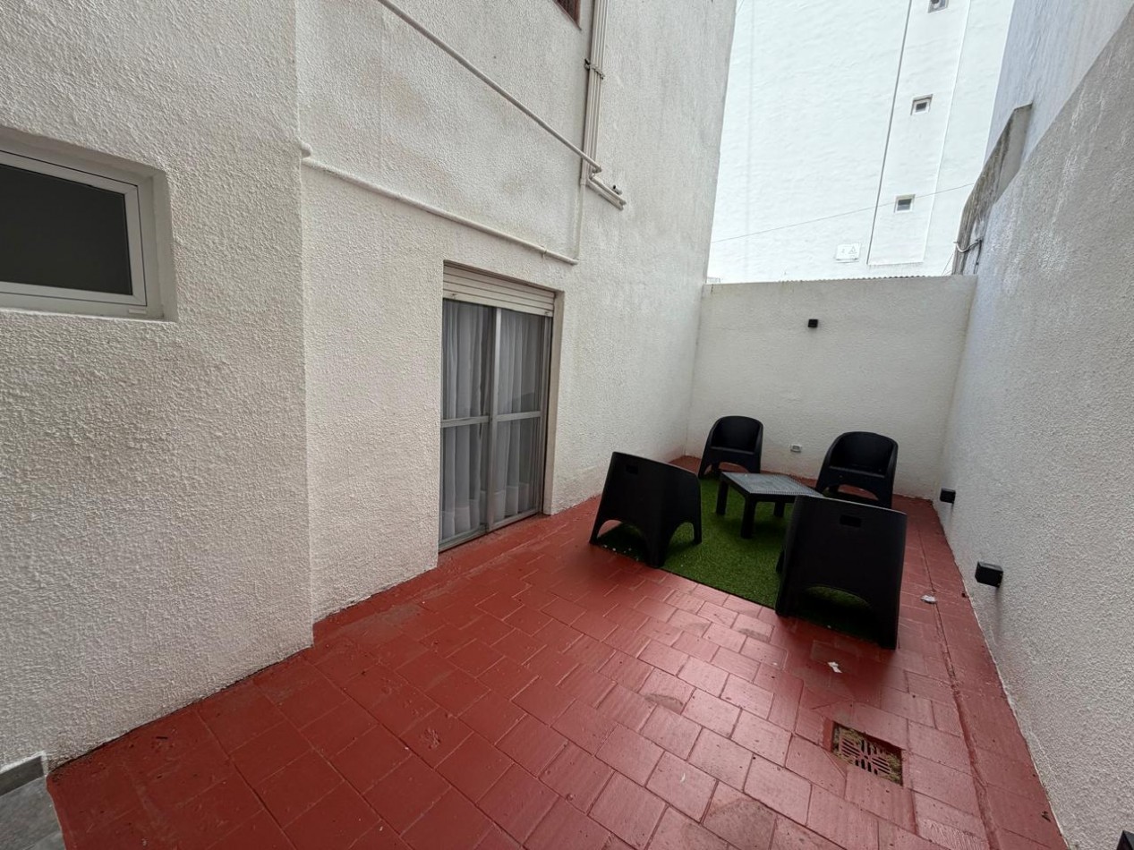 DEPARTAMENTO 3 AMBIENTES CON DEPENDENCIA DE SERVICIO Y PATIO, TODO RECICLADO