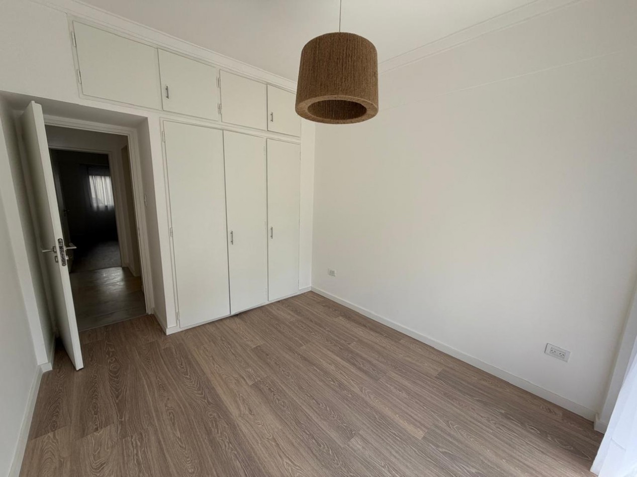 DEPARTAMENTO 3 AMBIENTES CON DEPENDENCIA DE SERVICIO Y PATIO, TODO RECICLADO