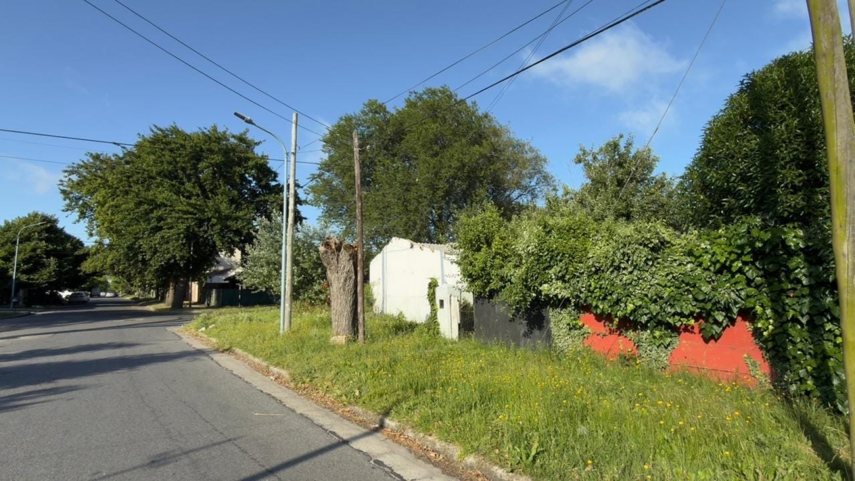 LOTE DE 451M2 EN LOS PINARES, ZONIFICACION R5 IDEAL PARA DESARROLLO