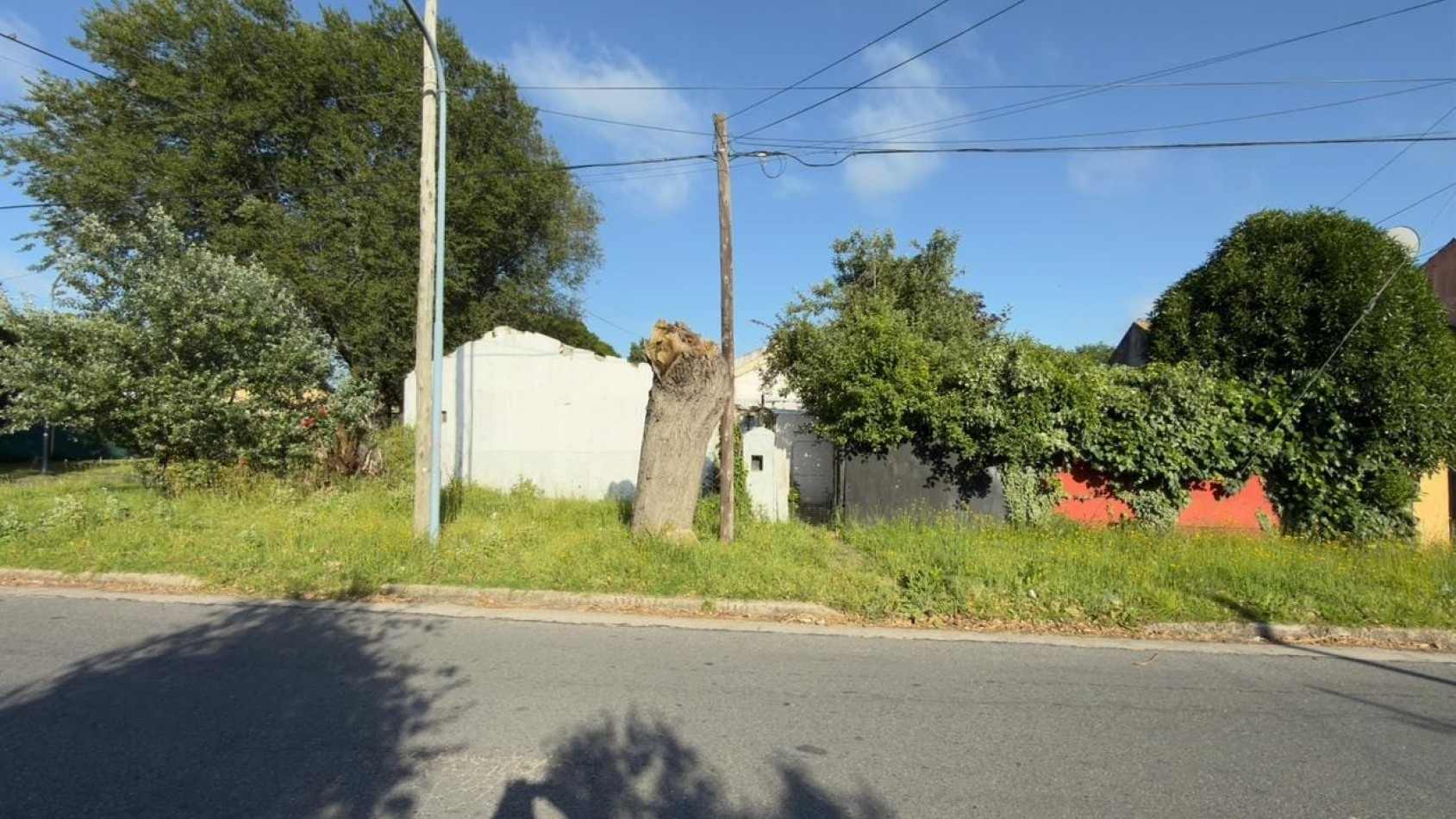 LOTE DE 451M2 EN LOS PINARES, ZONIFICACION R5 IDEAL PARA DESARROLLO