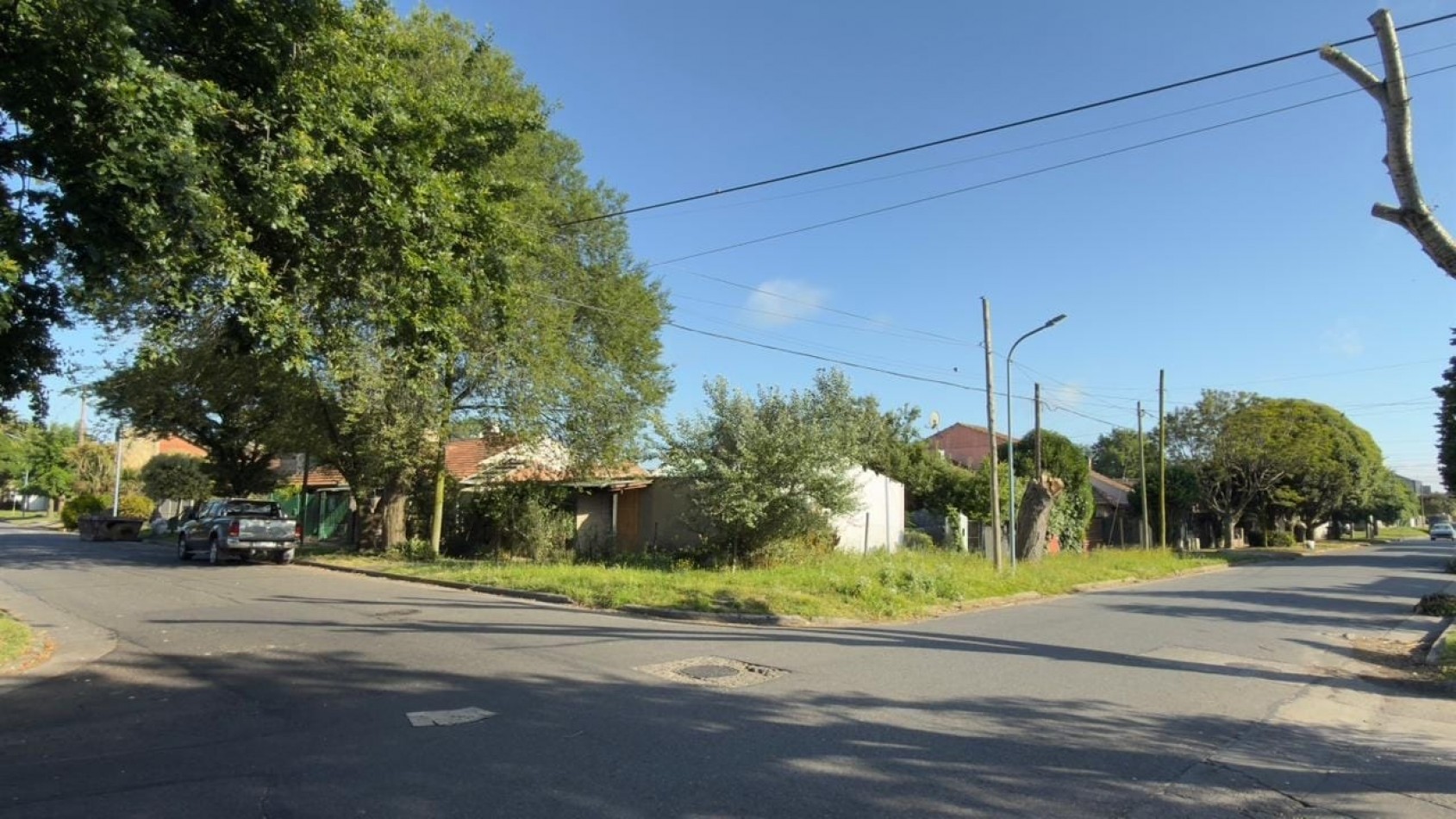 LOTE DE 451M2 EN LOS PINARES, ZONIFICACION R5 IDEAL PARA DESARROLLO