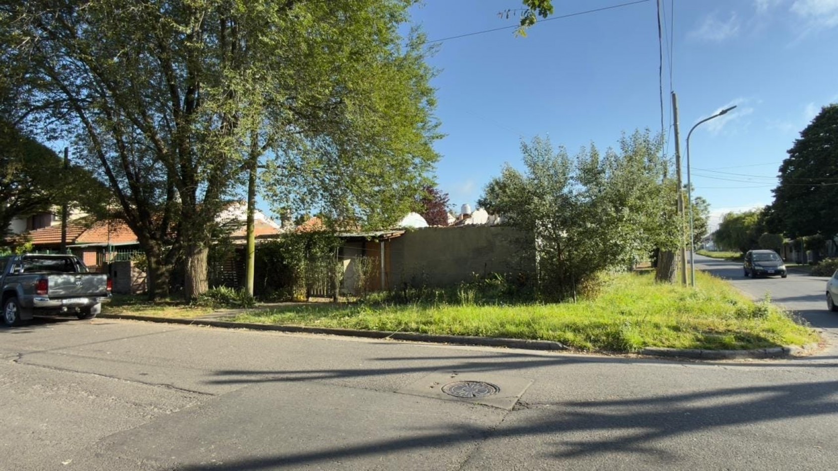 LOTE DE 451M2 EN LOS PINARES, ZONIFICACION R5 IDEAL PARA DESARROLLO