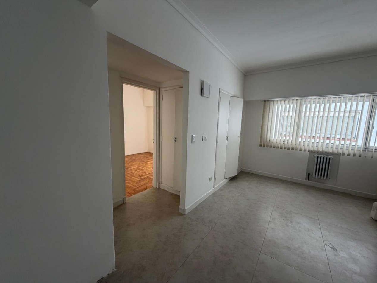 DEPARTAMENTO 3 AMBIENTES AL LATERAL EN PLAZA MITRE