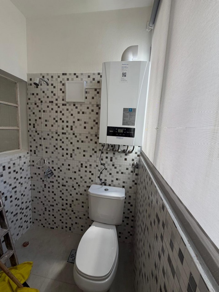 DEPARTAMENTO 3 AMBIENTES AL LATERAL EN PLAZA MITRE