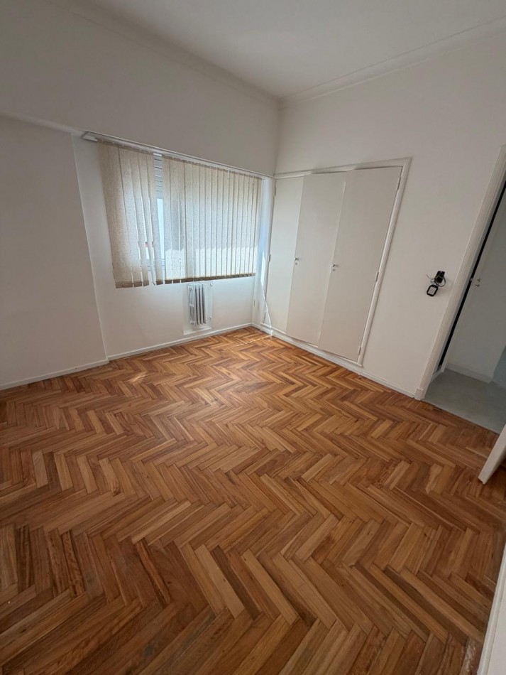 DEPARTAMENTO 3 AMBIENTES AL LATERAL EN PLAZA MITRE