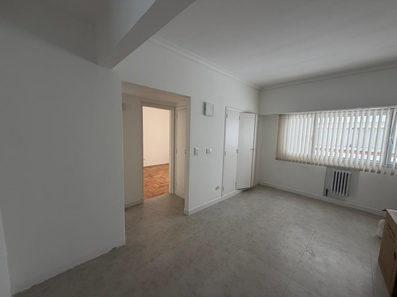 DEPARTAMENTO 3 AMBIENTES AL LATERAL EN PLAZA MITRE