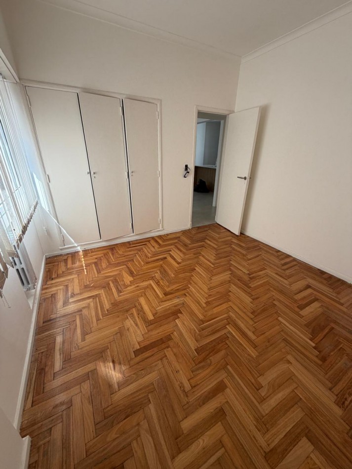 DEPARTAMENTO 3 AMBIENTES AL LATERAL EN PLAZA MITRE