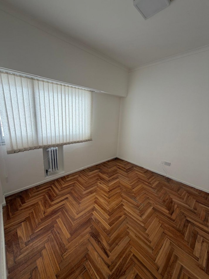 DEPARTAMENTO 3 AMBIENTES AL LATERAL EN PLAZA MITRE