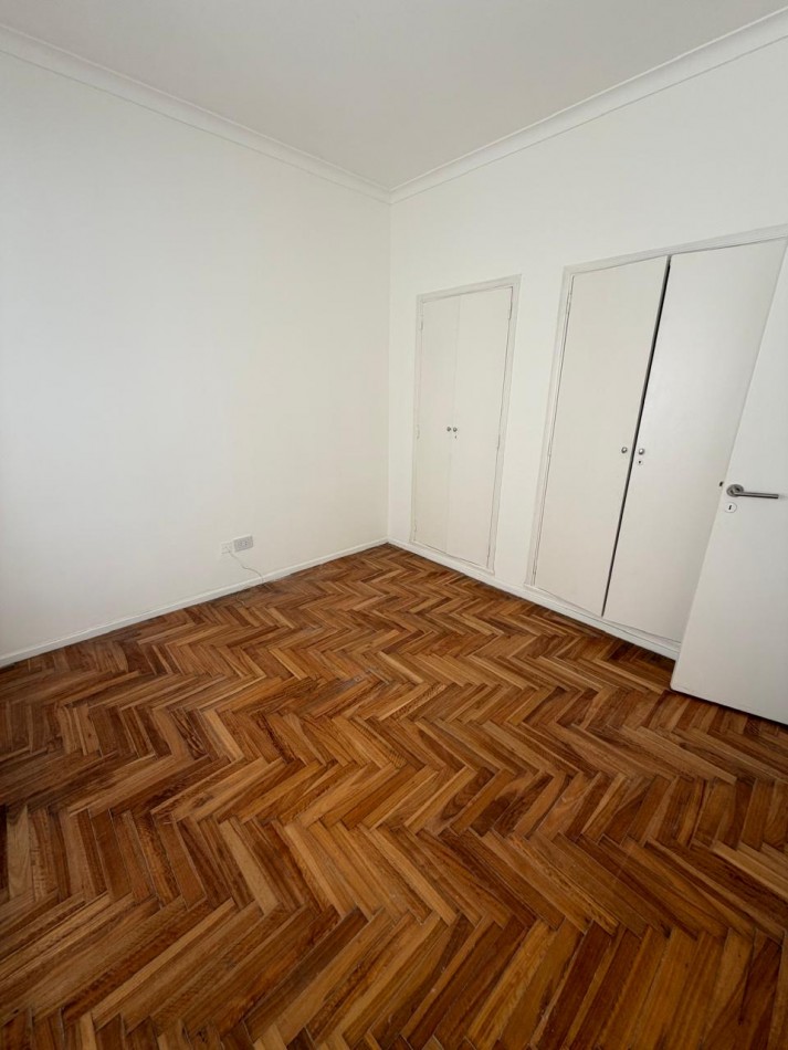 DEPARTAMENTO 3 AMBIENTES AL LATERAL EN PLAZA MITRE
