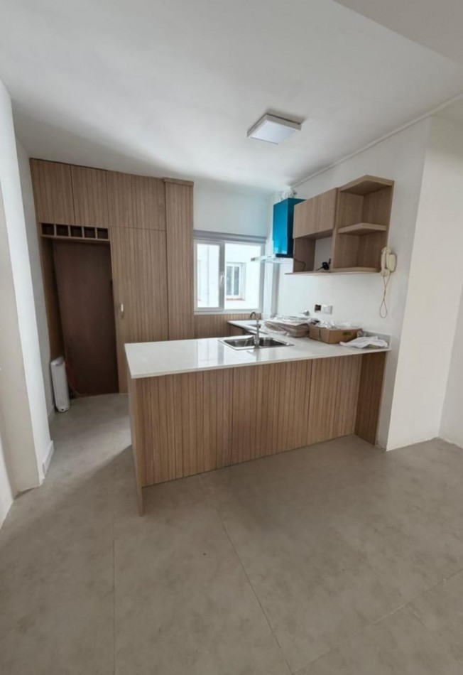 DEPARTAMENTO 3 AMBIENTES AL LATERAL EN PLAZA MITRE