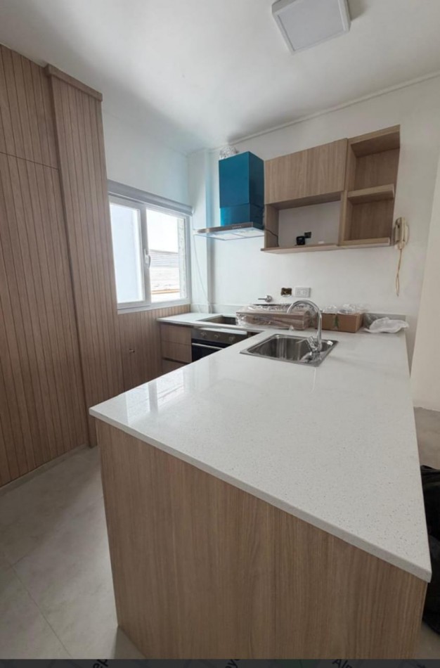 DEPARTAMENTO 3 AMBIENTES AL LATERAL EN PLAZA MITRE