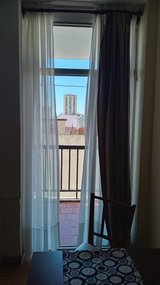 DEPARTAMENTO 1 AMBIENTE AL CONTRAFRENTE CON VISTA ABIERTA EN PLAZA MITRE. APTO CREDITO