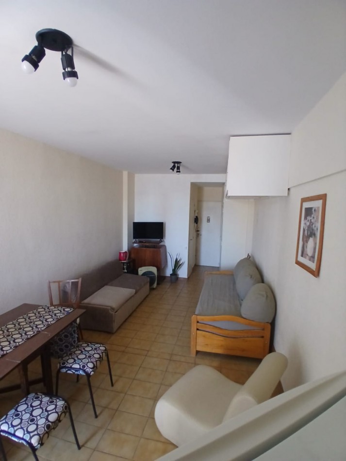DEPARTAMENTO 1 AMBIENTE AL CONTRAFRENTE CON VISTA ABIERTA EN PLAZA MITRE. APTO CREDITO