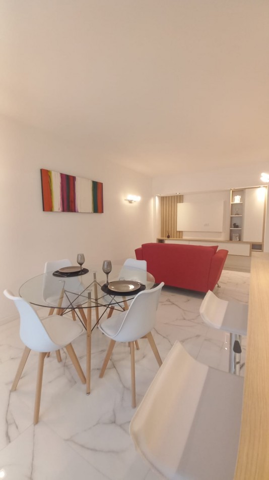 DEPARTAMENTO DE 2 AMBIENTES A LA CALLE MUY LUMINOSO EN EL CENTRO