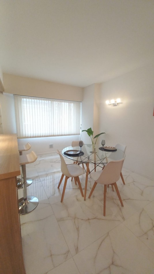 DEPARTAMENTO DE 2 AMBIENTES A LA CALLE MUY LUMINOSO EN EL CENTRO