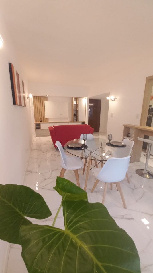 DEPARTAMENTO DE 2 AMBIENTES A LA CALLE MUY LUMINOSO EN EL CENTRO