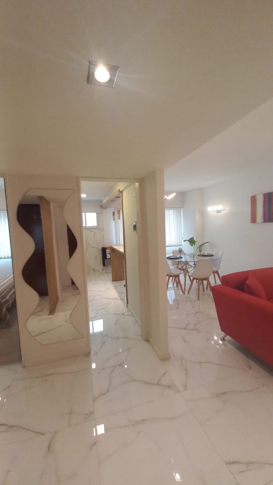 DEPARTAMENTO DE 2 AMBIENTES A LA CALLE MUY LUMINOSO EN EL CENTRO