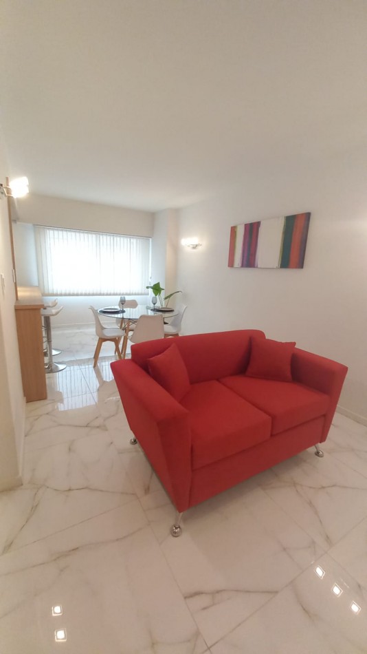 DEPARTAMENTO DE 2 AMBIENTES A LA CALLE MUY LUMINOSO EN EL CENTRO