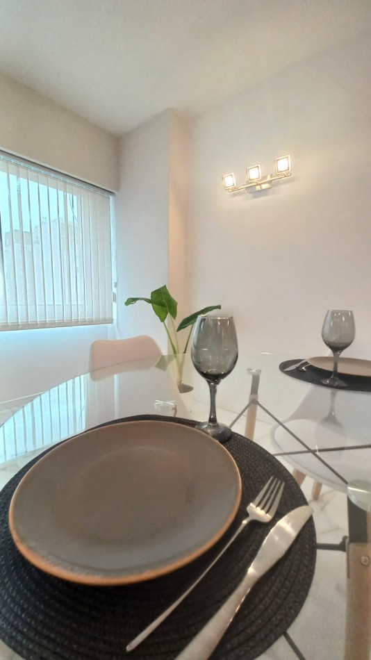 DEPARTAMENTO DE 2 AMBIENTES A LA CALLE MUY LUMINOSO EN EL CENTRO