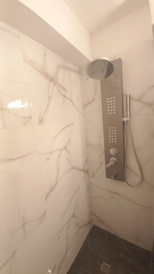 DEPARTAMENTO DE 2 AMBIENTES A LA CALLE MUY LUMINOSO EN EL CENTRO