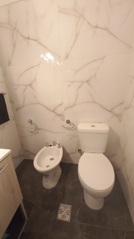 DEPARTAMENTO DE 2 AMBIENTES A LA CALLE MUY LUMINOSO EN EL CENTRO