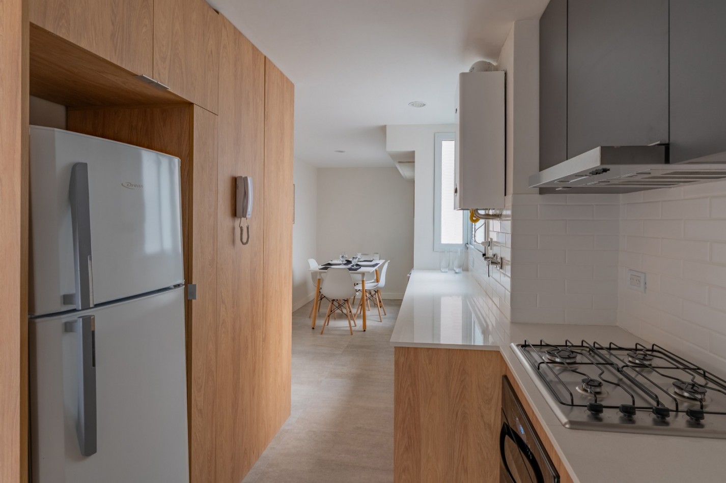 DEPARTAMENTO 3 AMB A LA CALLE CON BALCON FRANCES Y VISTA A PLAZA COLON