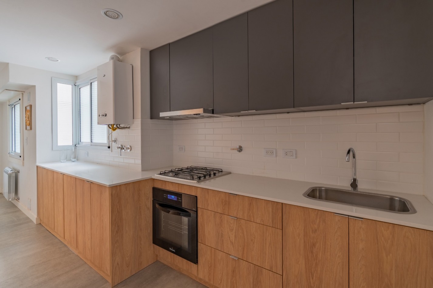 DEPARTAMENTO 3 AMB A LA CALLE CON BALCON FRANCES Y VISTA A PLAZA COLON