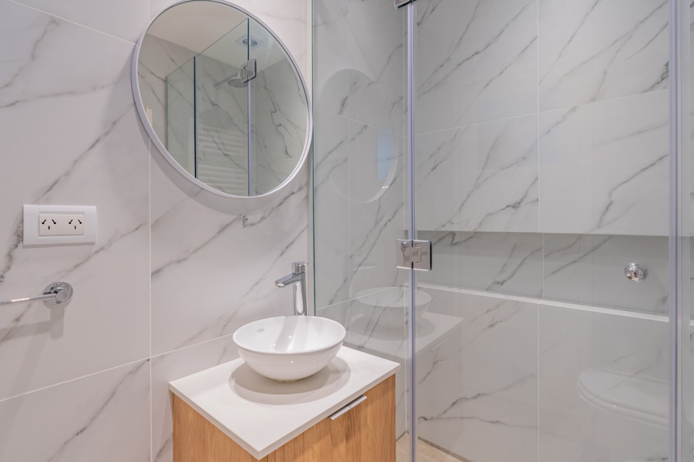 DEPARTAMENTO 3 AMB A LA CALLE CON BALCON FRANCES Y VISTA A PLAZA COLON